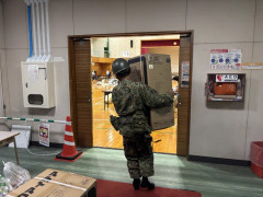 【速報】非難民「クーラー300台送ってきたが電気がないから野積のまま使えない。進次郎は馬鹿だ」→全電力復旧しています