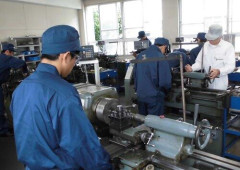 【悲報】工業高校生は就職するべきか進学するべきか