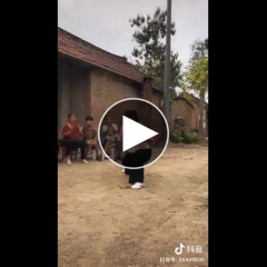 【動画あり】ムチムチカンフー少女、動きが人智を超えてしまう