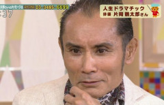 俳優・片岡鶴太郎さん、夜11時に起床後、呼吸法やストレッチを行い、空腹の状態で内臓を整えた後に瞑想で肉体と精神を整えるルーティンをしている模様ｗｗｗｗ