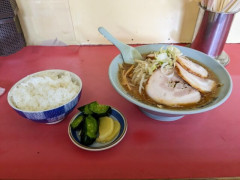 ラーメン屋さん「ラーメンセット850円（ラーメン、ライス並、漬物）」←！！！？？
