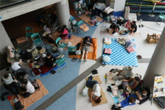 【画像】これだけ震災が多いのに避難所が全然進歩しない件、明日から気温40度近くにまでなる日も・・・
