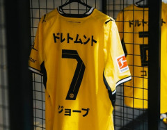 なぜユニフォームの選手名はアルファベット表記なの？