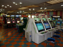 【福岡】「騒いでいてうるさかった」　ゲーセンで大学生に刃物突きつけた疑い　６０歳の男を現行犯逮捕