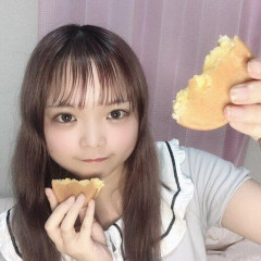 【画像あり】美少女「はい、俺くんにあじまん半分あげる❤」
