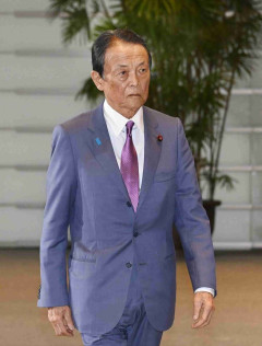 麻生太郎氏が皇室典範改正を主導・消費税減税に反対…党内から「政権にマイナス」の声、支持率も急落