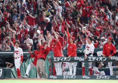 カープ秋山〝劇的〟逆転2ラン！大盛5号！坂倉同点打！アドゥワ3回2失点も鈴木健3回跨ぎ0封！逆転のカープで5位死守！【広島4-3中日/試合結果】