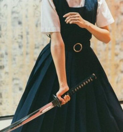 【画像】JK×制服×刀とかいうよくばりセットｗｗｗｗｗｗ