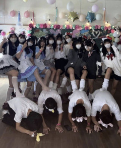 JK「男子ってザコすぎでしょ笑♡(中指)」パシャ