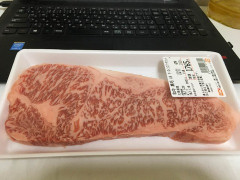 【画像】 急にステーキが食べたくなったから買ってきたぞお前ら！ｗｗｗｗ