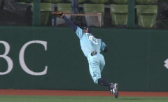 西武・若林楽人、スーパーキャッチ&古巣復帰初安打!