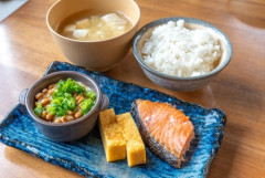 【朗報】日本で食事キャンセルが大ブーム、絶食して交際費に！！