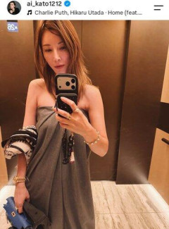 【画像】女優・加藤あい、バスタオル巻いて館内散歩!?