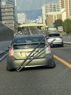 【画像】車のこういうマフラーって意味あるの？