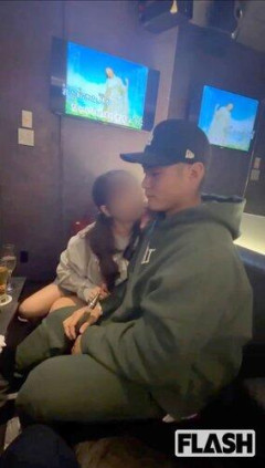 【画像】広島カープ田村俊介、“ゾンビたばこ売人”の飲み会でセクシー女優と“寸止めキス”