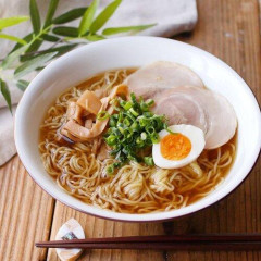 【悲報】たまにいるらしいラーメンのスープ飲み干す人