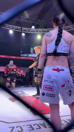 【動画あり】えげつない恵体女子総合格闘家が登場してしまう