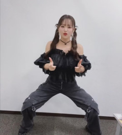 【朗報】グラビアン声優の井口裕香ちゃん(38)、またまたまたまたまたまた雑誌の表紙を飾る
