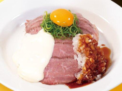 【悲報】松屋のローストビーフ丼←あまりにも食欲がそそられなさすぎると俺の中で話題に