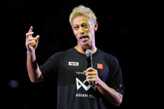 本田圭佑さん、スペイン崩壊をネタみたいにイジってしまう。