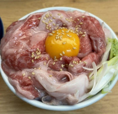 【画像】生牛丼、旨そう過ぎるｗｗｗｗｗｗｗｗｗ