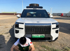 中国人のリウさん、新エネ車で国境越えたら遠隔操作で30時間ロックされる！