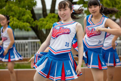 【画像】チアガールが胸チラ