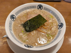 【画像】500円のラーメン、こういうので良いんだよの極み