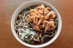 【画像】東京の『蕎麦の出汁』の色、毒みたいな色をしてしまう