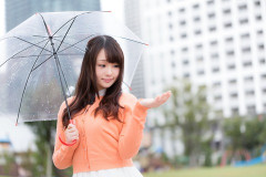 俺「ただいま〜。嫁、愛してるよ」嫁「迎えに来てもらって、お礼の一言も言えないの…え？今なんて言った？もう一回言え！」俺「愛してるよ」→結果
