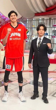 【衝撃】妻・田中みな実と18センチの身長差が話題…　亀梨和也、人気アスリートと並ぶ姿に衝撃「カップルみたいな身長差」「小さく感じる」