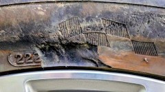 【画像】車のタイヤが抉れてた