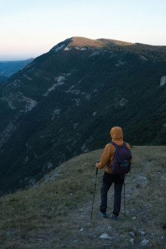 他人のことなど関心ないわ。一人登山を楽しむことを考えているのがいいわ