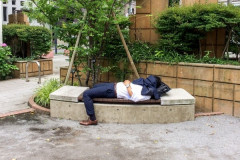 【愕然】企業「クビにできないし働かないおじさんはド田舎の工事現場でキッツイ作業でもやらせて自分から辞めてもらおうw」⇒結果！！