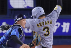 阪神タイガース三塁コーチ田中秀太、辞任要請