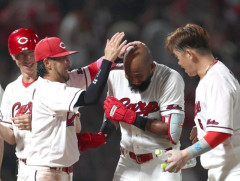 広島ファビアン『人生初サヨナラ弾』で3位ヤクルトに3G差！下位3球団全勝でCS争い大混戦【祝勝会】