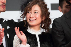 【悲報】松本まりかさん(41)、熊本支援で豪快にピザを頬張った結果・・・・・・・・・