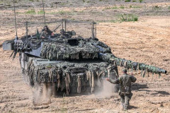 リトアニアに常備配備されている、ドイツ連邦軍45装甲旅団が実弾射撃演習！
