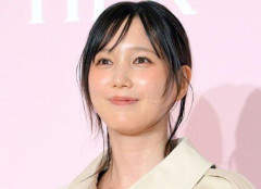 【悲報】吉岡里帆(33)｢独身です♡｣本田翼(34)｢独身です♡｣夏帆(35)｢独身です♡｣←こいつら