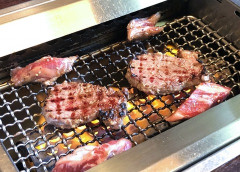 【悲報】１人焼肉に来たワイ、職場の女先輩を発見してしまった結果⇒ｗｗ