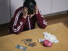 【貧困】ひとり親家庭の食事、学校給食のない休日は「1日2食以下」が急増