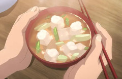 父親「値上げの影響で味噌汁なしにして、お茶漬けにしてる。その方が安い。ごめんな、息子」
