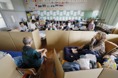 【画像】熊本の避難所民「避難所の生活は何一つ不自由ない、高市早苗さんありがとう！」