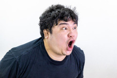 【衝撃】警察官「今すぐ止まれ！」包丁男「嫌だ！」→結果
