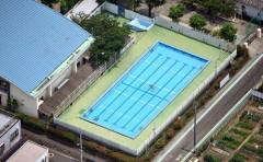 【困惑】夏休みに10回以上学校のプールに来なさいとかいう謎ルールあったよな