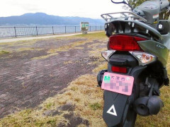 【悲報】ピンクナンバーの原付乗ってる奴キモくね？