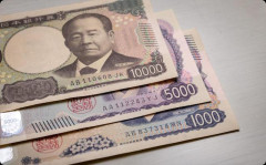年収1000万超えの旦那さんをゲットした友人。しかし旦那さんからは少ない生活費を渡されるだけだと最近知って・・・