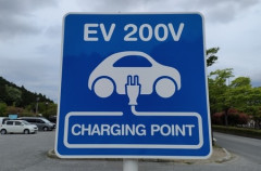 【EV】ジジイ「EVは充電で1時間待ちおきる！」←家で充電しろよ