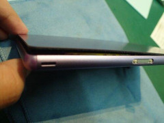 【悲報】タブレットのバッテリーが膨らんで画面が剥がれてきたんやが