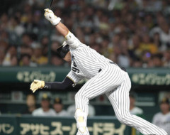 立石が自信満々に見逃した伊勢の4球目、クソストライクwwwwwwwww